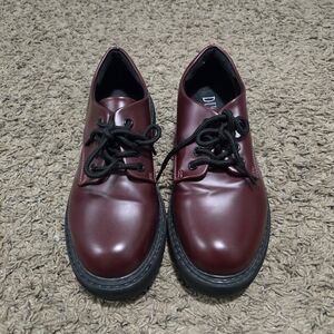 Dunes Women’s Burgundy Lace-Up Oxford Shoes